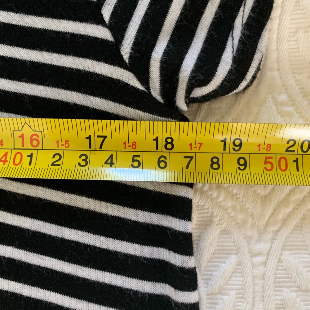 Rue 21 Shirt Criss Cross V Neck Curved Hem Rayon Stripes Black White Women’s M - Picture 7 of 10